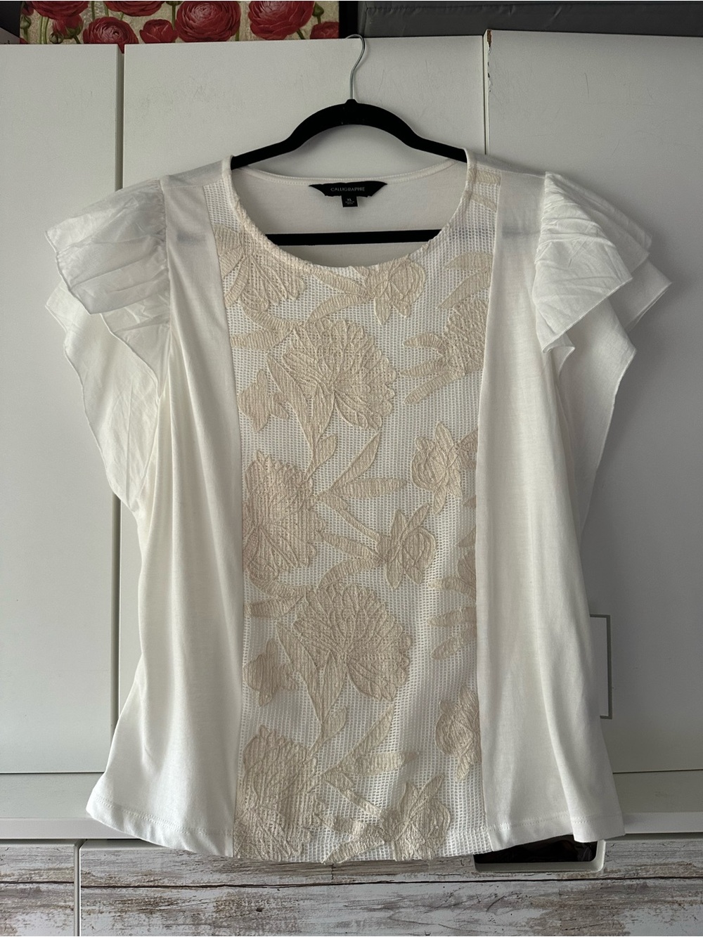 🤍 Calligraphe Women’s XL White Beige Floral Embroidered Flutter Sleeve Top NWT